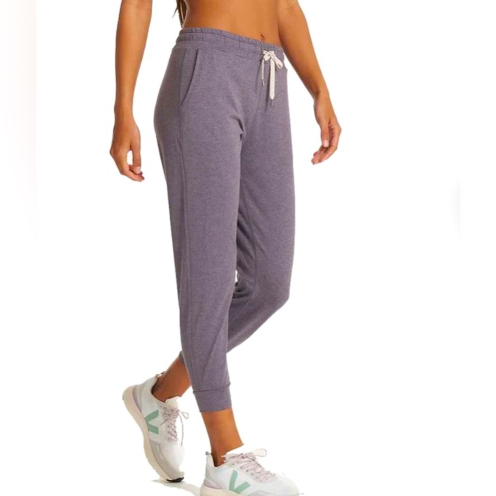 Vuori Performance Joggers, Size M, NWT